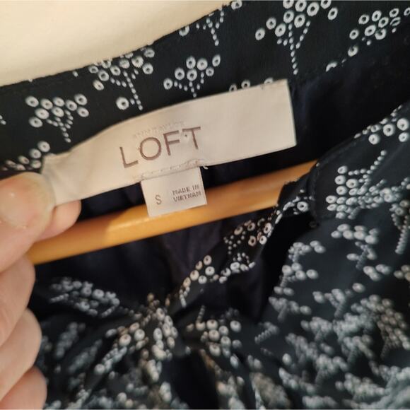 LOFT Ann Taylor Dotted Print Neck Tie Blouse in Navy Blue/White Size Small - Picture 3 of 6
